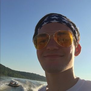 Meet your Posher, Dakota